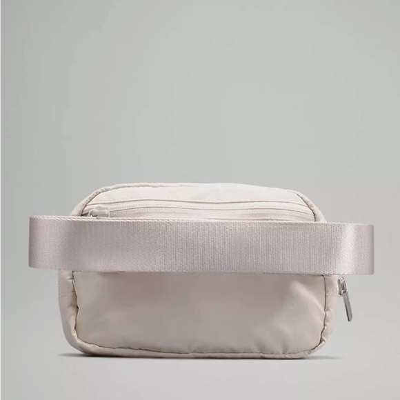 NWT AUTHENTIC Lululemon Athletica Everywhere Belt Bag 1L (White) - Picture 3 of 3